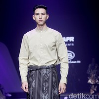 Fashion show koleksi busana buatan perusahaan tekstil Sritex yang berkolaborasi dengan APR di Muffest 2024, Istora Senayan, Jakarta, Sabtu [10/8/2024]. Foto: Mohammad Abduh/detikcom.