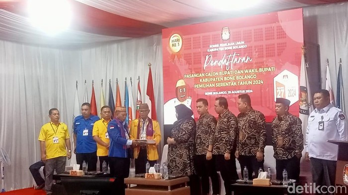 KPU Kabupaten Bone Bolango menerima berkas pedaftaran bapaslon Ismet Mile-Risman Tolingguhu.