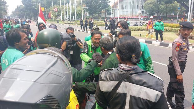 Massa Aksi Demo Sweeping Driver Ojol yang Masih Narik