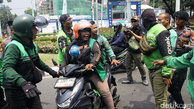 Para mitra driver ojek online (ojol) akan menggelar aksi besar-besaran. Para driver ojol yang tidak ikut demo disweeping dan diminta balik jaket.