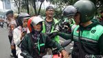 Massa Lakukan Sweeping Driver Ojol yang Masih Narik, Ikut atau Balik Jaket!