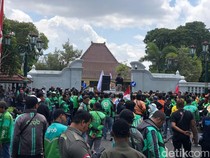 Massa Ojol Geruduk Kantor Gubernur DIY, Ngotot Ketemu Sultan HB X