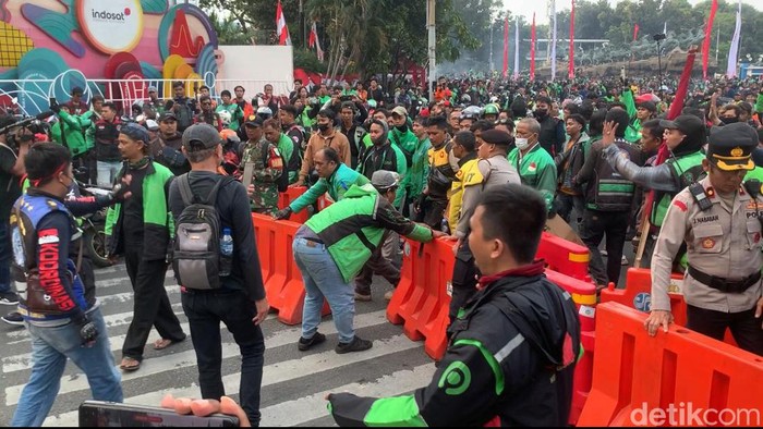 Akibat Demo, Jalan Budi Kemuliaan Ditutup Massa Ojek Online hingga Lalu Lintas Lumpuh