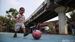 Melihat Keceriaan Anak-anak Bermain di RPTRA Sungai Bambu