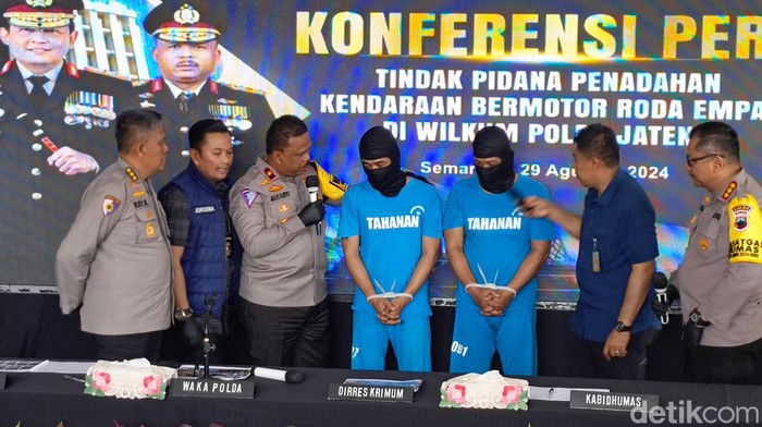 Suasana konferensi pers pengungkapan sindikat mobil bodong di Polda Jateng, Kamis (29/8/2024).