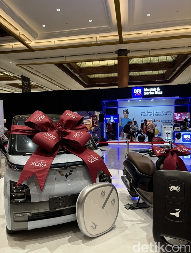 Tak hanya menawarkan barang-barang dari brand favorit dengan harga miring, Modinity Warehouse Sale 2024 juga memberikan hadiah bagi pengunjung yang sudah memborong barang di sana. Setiap pembelian Rp 1 juta dan Rp 5 juta berlaku kelipatan, pengunjung akan mendapat voucher undian. Ada 1 buah mobil listrik, 3 motor, dan beberapa hadiah lainnya, seperti, kulkas, televisi, mesin cuci, hingga air fryer. Foto: Vina Oktiani/Wolipop