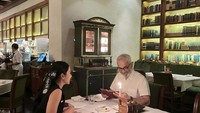 Kini Bunga Zainal telah mengambil langkah hukum untuk melaporkan temannya yang melakukan investasi fiktif. Sebelum terkena musibah ini, wanita kelahiran 1987 itu sering membagikan keseruan saat makan. Foto: Instagram @bungazainal05