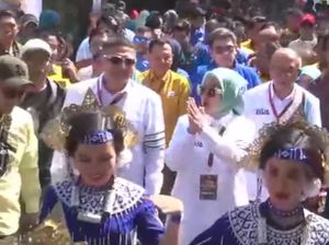 Appi Aliyah Daftar Pilwalkot ke KPU Makassar, Nyentrik Pakai Kacamata Hitam