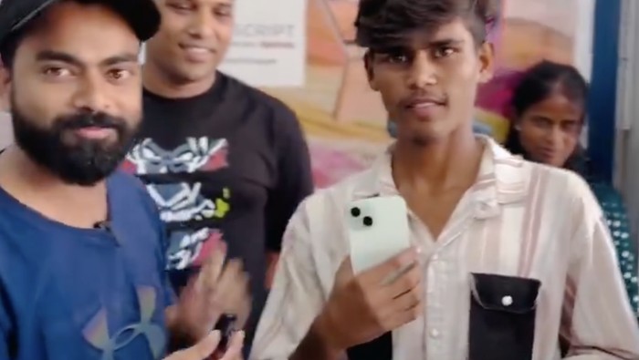 Parah! Pria Ini Mogok Makan 3 Hari Demi Dibelikan iPhone