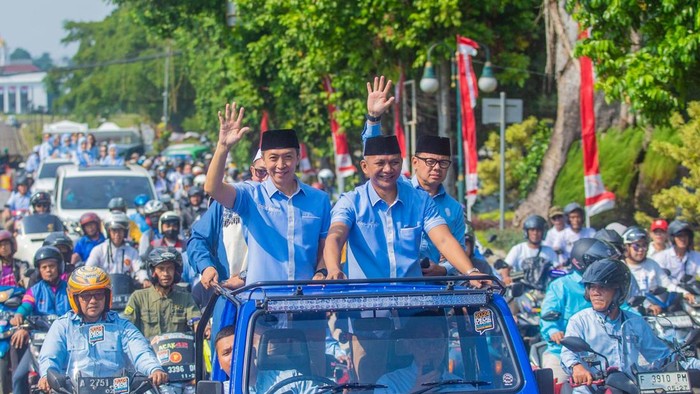 Pasangan Dedie A Rachim-Jenal Mutaqin mendaftar di Pilwalkot Bogor ke KPU Kota Bogor.