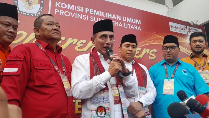 Pasangan Edy Rahmayadi dan Hasan Basri resmi mendaftar ke KPU Sumut