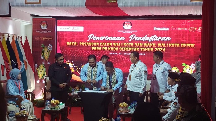 12 Partai Politik Beri Dukungan, Pasangan Supian-Chandra Daftarkan Diri di Pilwalkot Depok