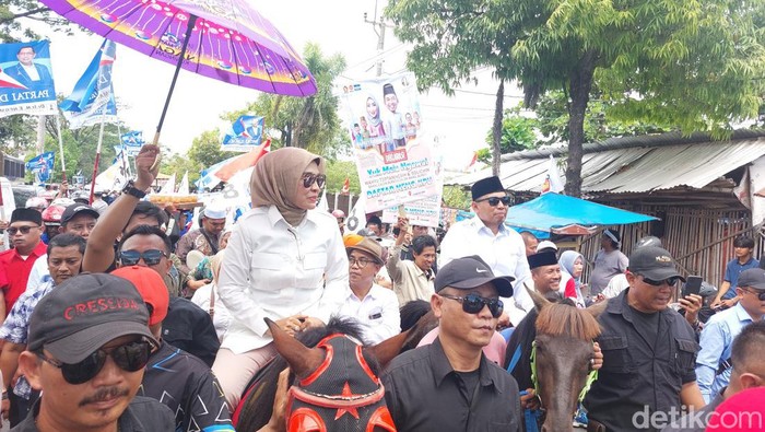 Pasangan Wahyu-Solichin resmi daftar maju Pilbup Cirebon 2024.