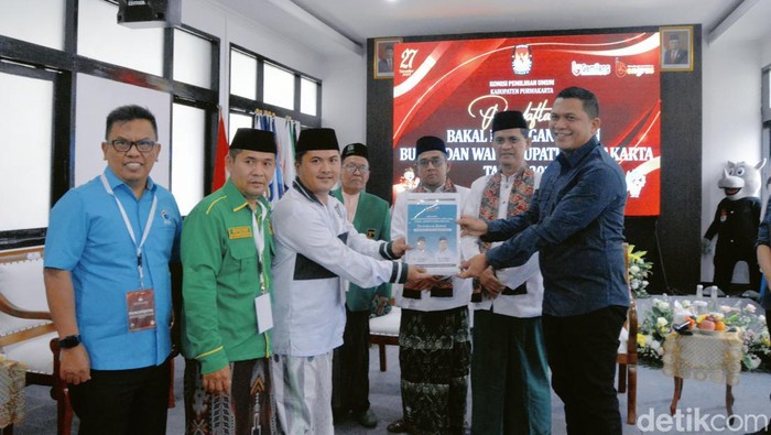 Pasangan Zaenal-Sona daftar Pilbup Purwakarta