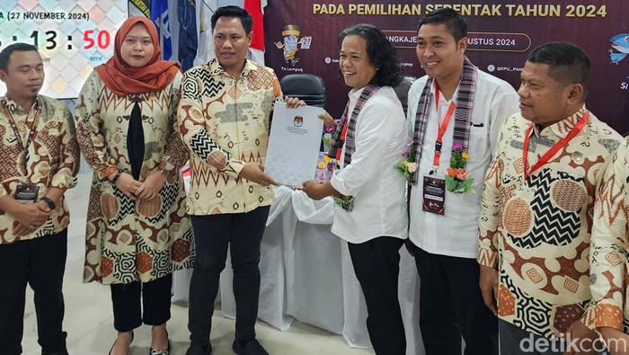 Paslon Andi Muhammad Khairul Akbar-Amiruddin Tahir resmi mendaftar di KPU Pangkep.