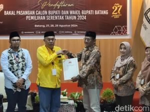 Diusung 9 Partai, Faiz-Suyono Mendaftar di Pilkada Batang