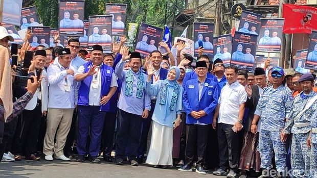 Paslon Ratu Zakiyah dan Najib Hamas resmi daftar Pilbup Serang ke KPU. Keduanya berjanji akan membahagiakan warga melalui program-program (Bahtiar/detikcom)