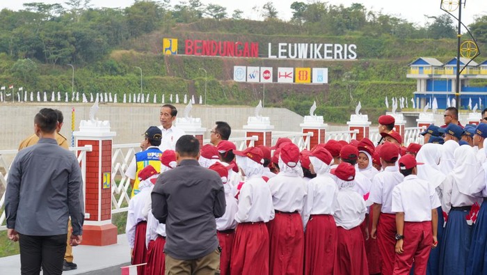 Bendungan Leuwikeris di Jawa Barat diresmikan Presiden Jokow Widodo. Bendungan itu dibangun dengan total anggaran Rp 3,5 triliun. Begini potretnya, Kamis (29/8/2024).