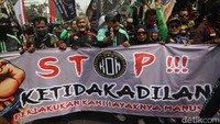 Aksi ini digelar untuk menyampaikan aspirasi ojol dan kurir yang merasa tertekan dengan kebijakan perusahaan dan pemerintah.  