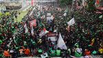 Penampakan Massa Ojol Demo Tuntut Tarif hingga Insentif di Patung Kuda