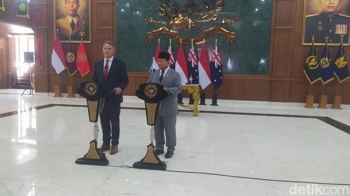 Penandatangan naskah kerja sama antara Menhan RI Prabowo Subianto dan Deputy Prime Minister and Minister for Defence of Australia The Hon, Richard Donald Marles MP RI-Australia di Aula Graha Utama, Akmil, Magelang, Kamis (29/8/2024).
