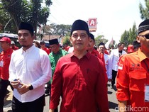 Marsono-Saifulhaq Daftar ke KPU Boyolali Jalan Kaki dari Panti Marhaen