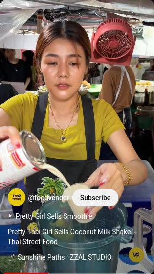 penjual smoothies kelapa cantik