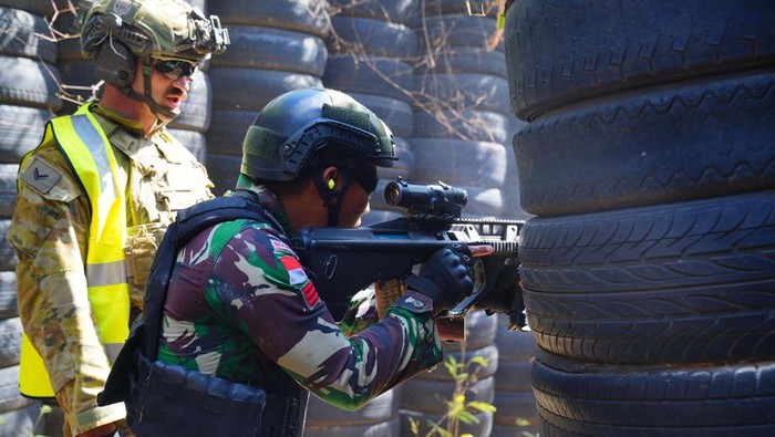 Peserta Latgabma Super Garuda Shield 2024 Pertajam Kemampuan Menembak Latihan Gabungan Bersama (Latgabma) Super Garuda Shield 2024 tengah digelar di Situbondo, Jawa Timur. Kali ini para prajurit melatih kemampuan menembak.