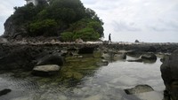 Pulau Senoa memiliki air laut yang jernih, terumbu karang yang indah, dan pasir yang putih.  