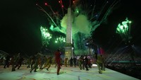 Presiden Prancis Emmanuel Macron secara resmi membuka ajang ini dalam sebuah upacara di Place de la Concorde.