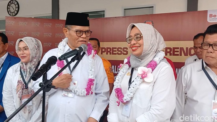 PHS-Enny daftar Pilgub Sulbar ke KPU.
