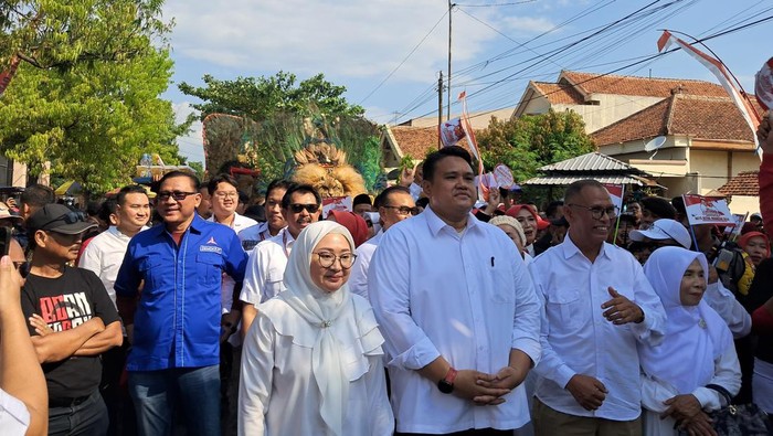 Pasangan Calon (Paslon) Bupati-Wakil Bupati Sragen 2024, Untung Wibowo Sukawati-Suwardi saat mendaftar ke KPU Sragen, Kamis (29/8/2024).