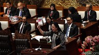 Dalam pidatonya, Ketua DPR Puan Maharani menyinggung soal politik Indonesia yang mengeluarkan dana besar.  