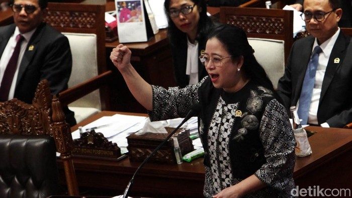 Ketua DPR Puan Maharani menyampaikan pidato pada Rapat Paripurna Khusus HUT DPR ke-79 di Kompleks Parlemen, Senayan, Jakarta, Kamis (29/8/2024). Dalam paripurna tersebut disampaikan juga laporan kinerja DPR tahun 2023-2024.