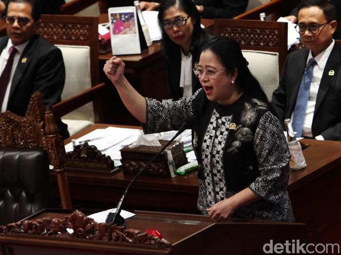 Ketua DPR Puan Maharani menyampaikan pidato pada Rapat Paripurna Khusus HUT DPR ke-79 di Kompleks Parlemen, Senayan, Jakarta, Kamis (29/8/2024). Dalam paripurna tersebut disampaikan juga laporan kinerja DPR tahun 2023-2024.