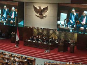 Puan Pimpin Rapat Paripurna HUT Ke-79 DPR, Sapa Agung Laksono-Fadli Zon