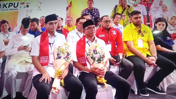 Rico-Zaki mendaftar sebagai bacalon Wali Kota Medan-Wakil Wali Kota Medan ke KPU. (Istimewa)