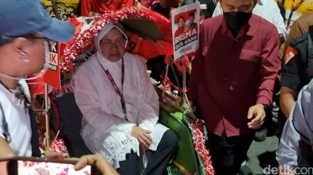 Risma daftar pencalonan gubernur. (Detikcom)