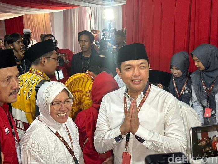 Risma-Gus Hans daftar ke KPU Jatim