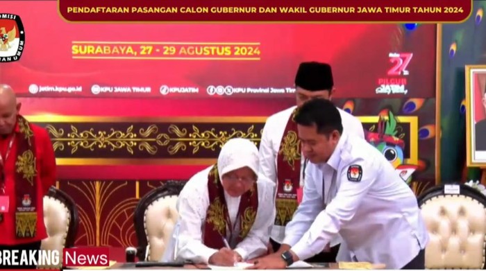 Risma-Gus Hans resmi mendaftar ke KPU Jatim.
