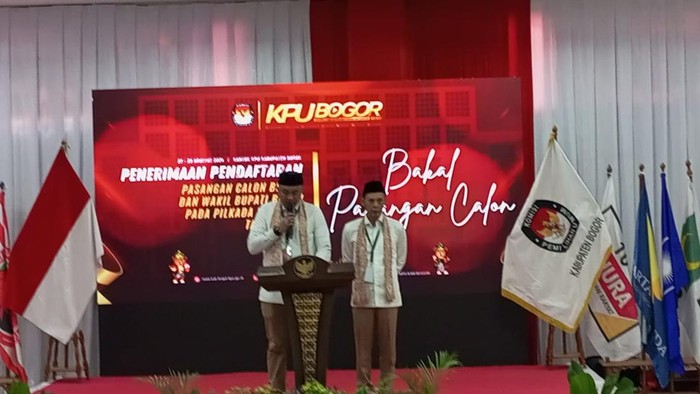 Rudy Susmanto saat mendaftar sebagai Cabup Bogor di KPU Kabupaten Bogor