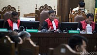 Majelis Hakim Pengadilan Tipikor yang bertugas dalam perkara Harvey Moeis diketuai oleh Eko Ariyanto dengan hakim anggota Suparman Nyompa, Eryusman, Jaini Basir, dan Mulyono.   