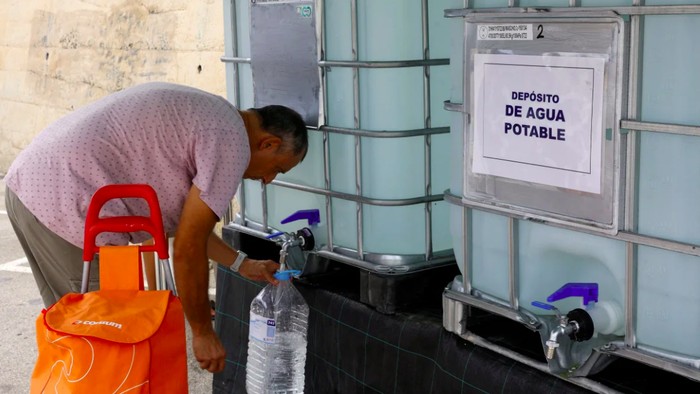 Spanyol kekeringan, warga dan turis diberi jatah air