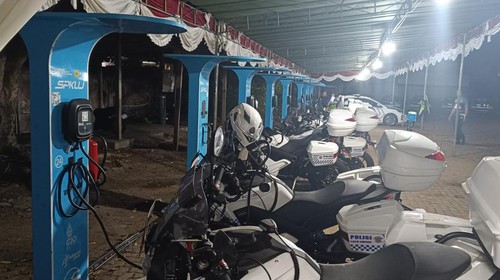 SPKLU yang terpasang di parkir ITDC, Nusa Dua, Badung, Bali yang dimanfaatkan untuk charging kendaraan delegasi dan operasional pada event internasional beberapa waktu lalu. (Dok. PT PLN (Persero) Unit Induk Distribusi Bali)