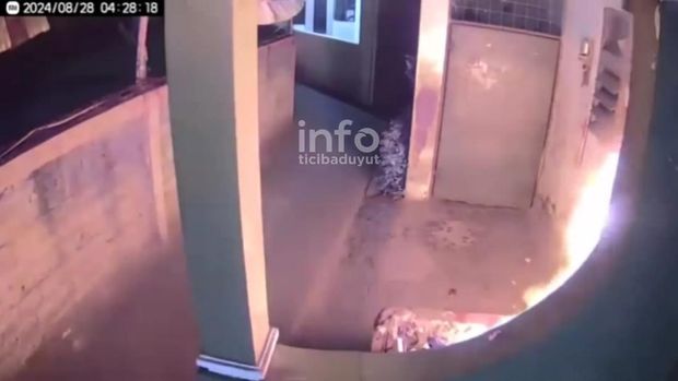 Tangkapan layar video di akun Instagram @infocibaduyut berisi OTK berusaha bakar rumah warga di Cibaduyut, Kota Bandung.