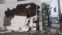 Pihak berwenang memperingatkan bahwa badai tersebut bisa menjadi salah satu badai terkuat yang pernah melanda wilayah tersebut.  