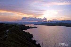 Legenda Naga dan Lukisan Kulit Kayu di Danau Sentani
