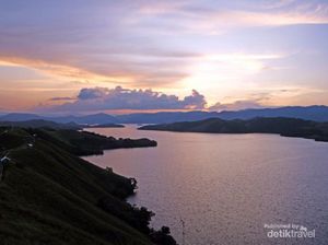 Legenda Naga dan Lukisan Kulit Kayu di Danau Sentani