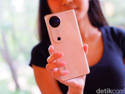 Unboxing Vivo V40, Bawa Kamera Zeiss dan Tampilan Mewah