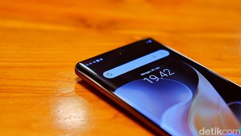 Vivo V40 mengusung layar tepian melengkung Foto: Adi Fida Rahman/detikINET